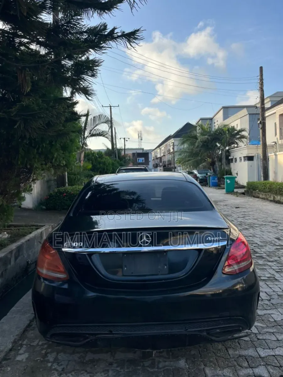 Mercedes-Benz C300 2015 Black