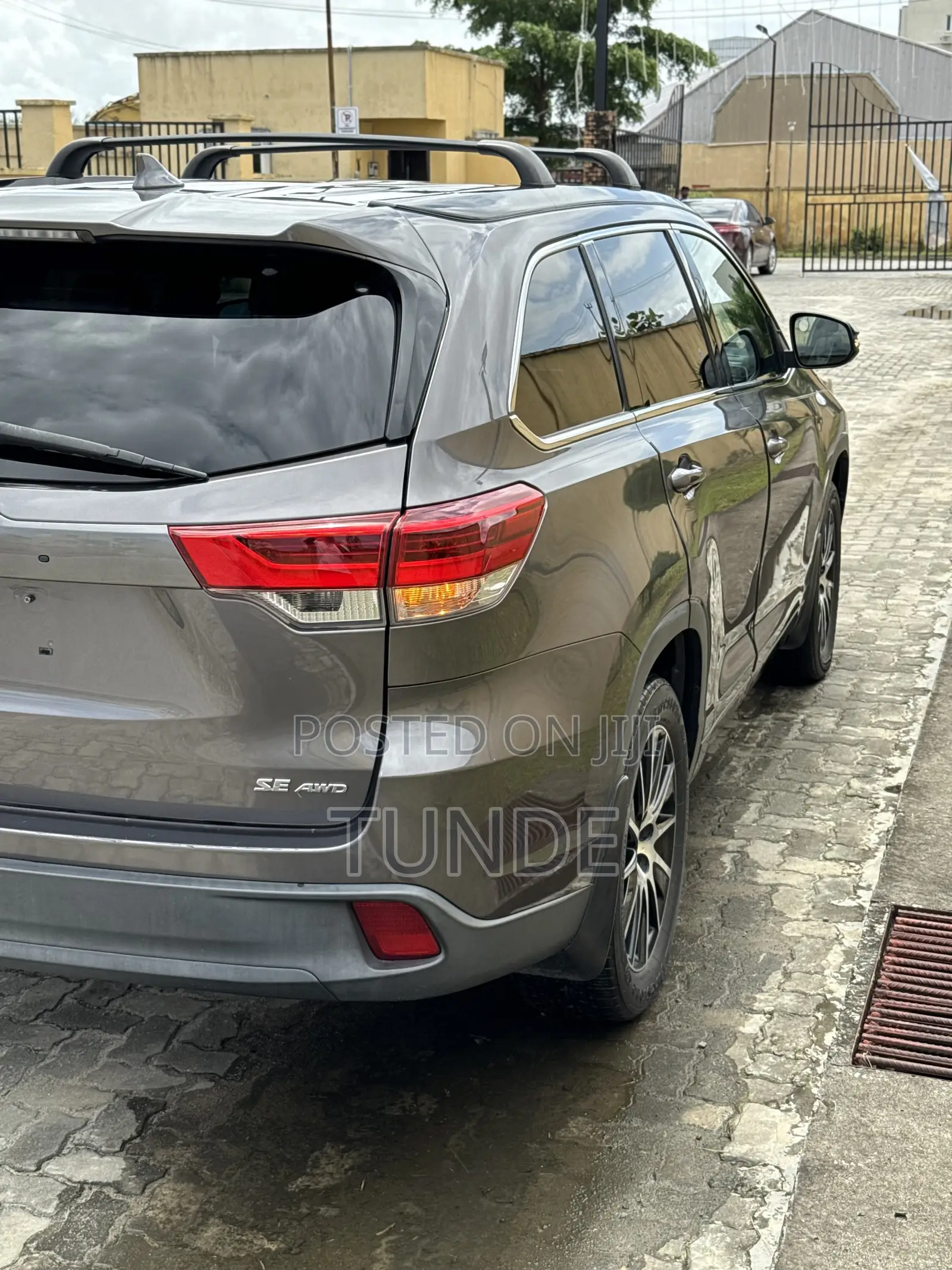Toyota Highlander SE 4x4 V6 (3.5L 6cyl 8A) 2018 Gray