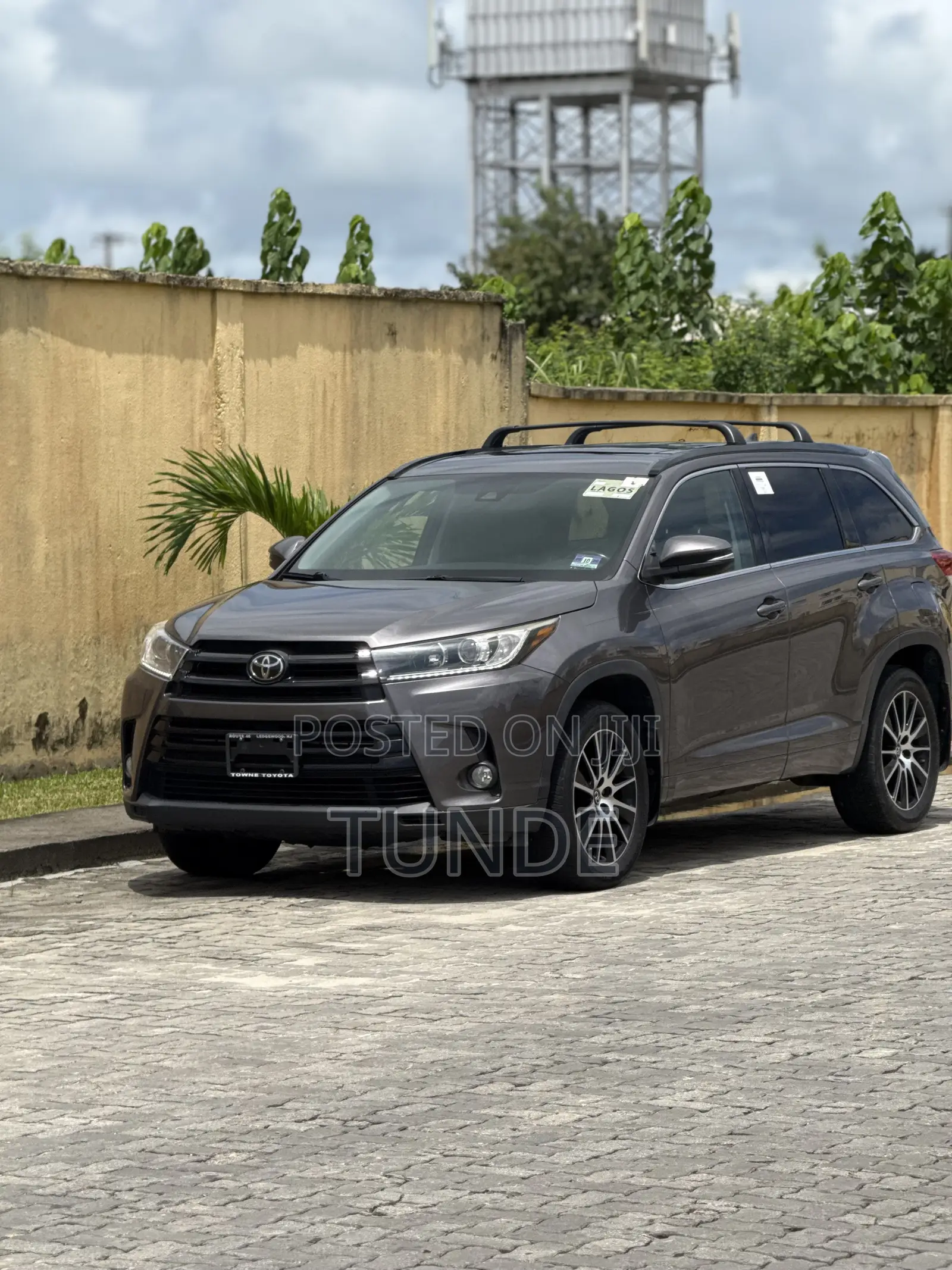 Toyota Highlander SE 4x4 V6 (3.5L 6cyl 8A) 2018 Gray