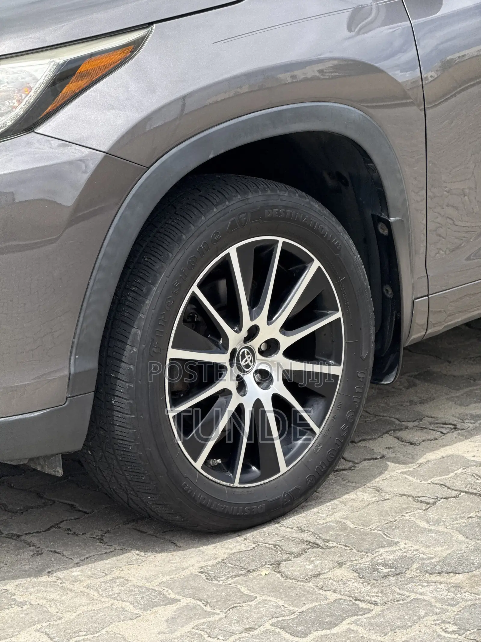 Toyota Highlander SE 4x4 V6 (3.5L 6cyl 8A) 2018 Gray