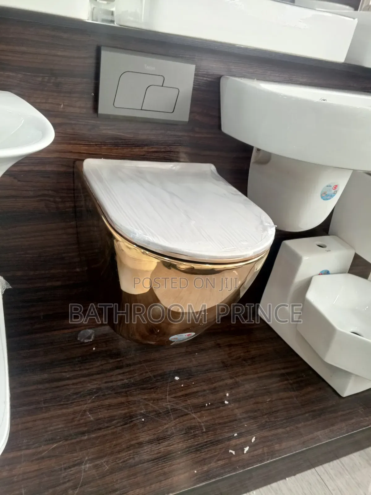 Quality Shining Gold and Inner White Conceal Water Closet