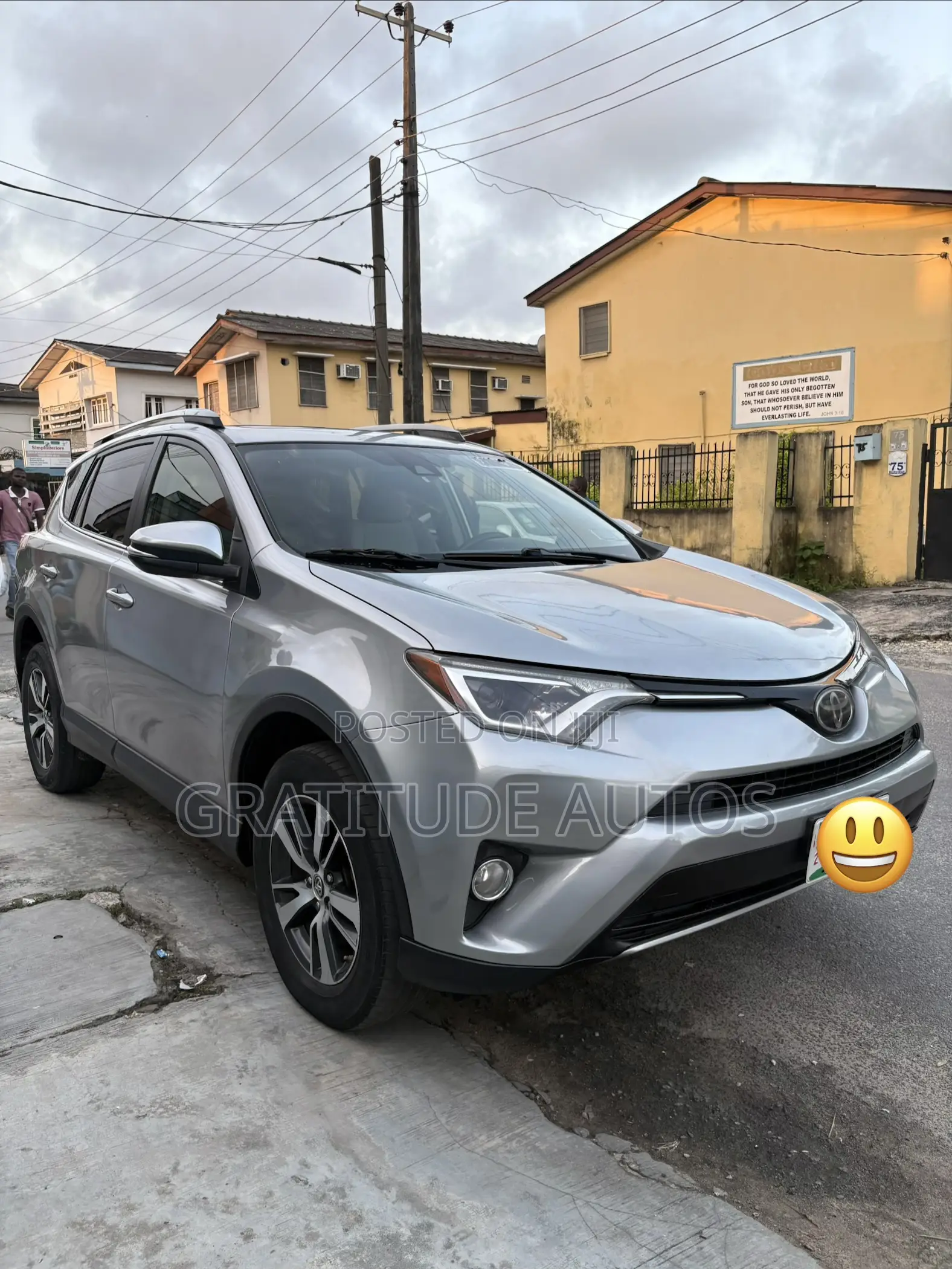 Toyota RAV4 XLE 4dr SUV (2.5L 4cyl 6A) 2018 Gray