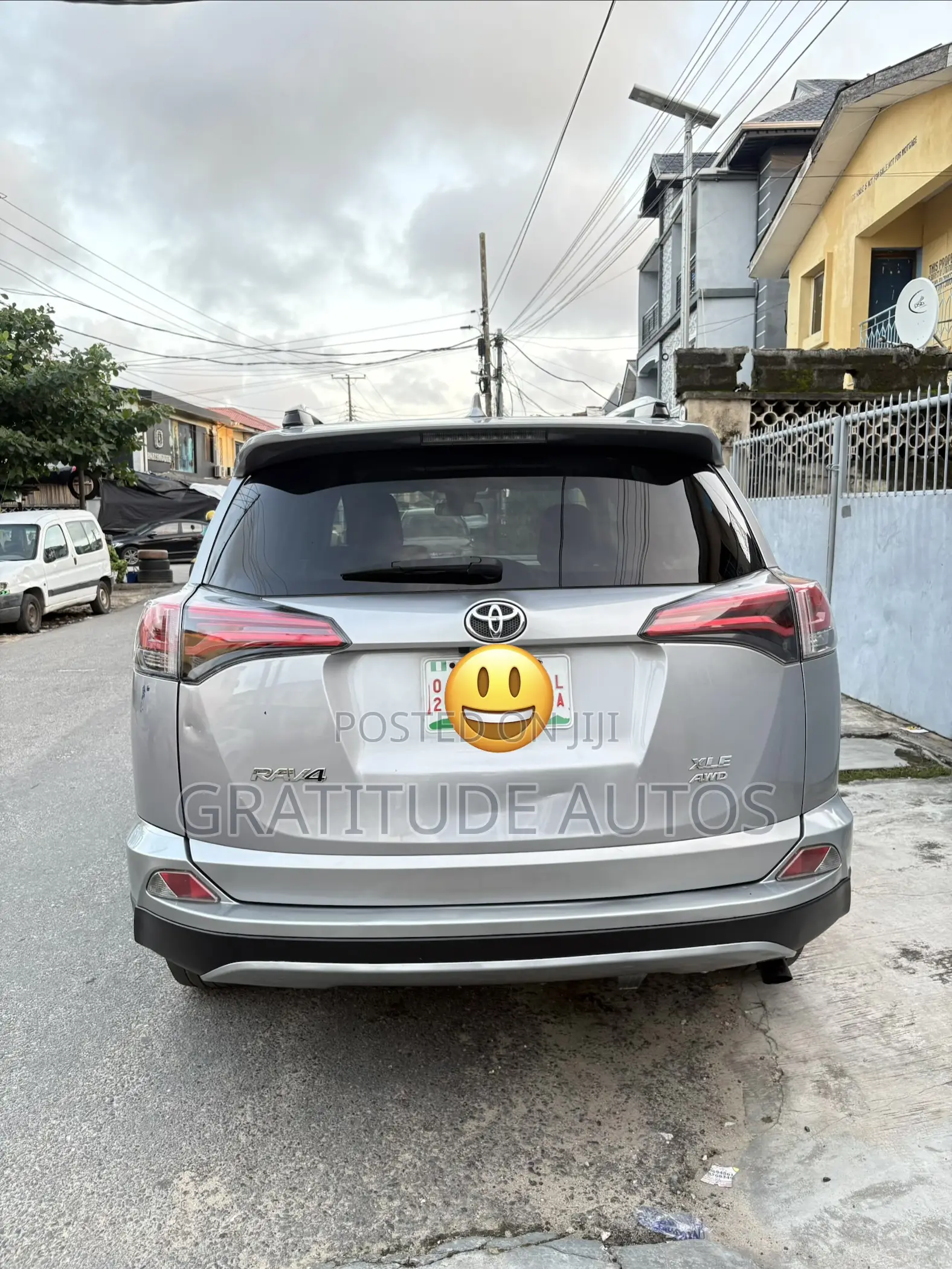 Toyota RAV4 XLE 4dr SUV (2.5L 4cyl 6A) 2018 Gray