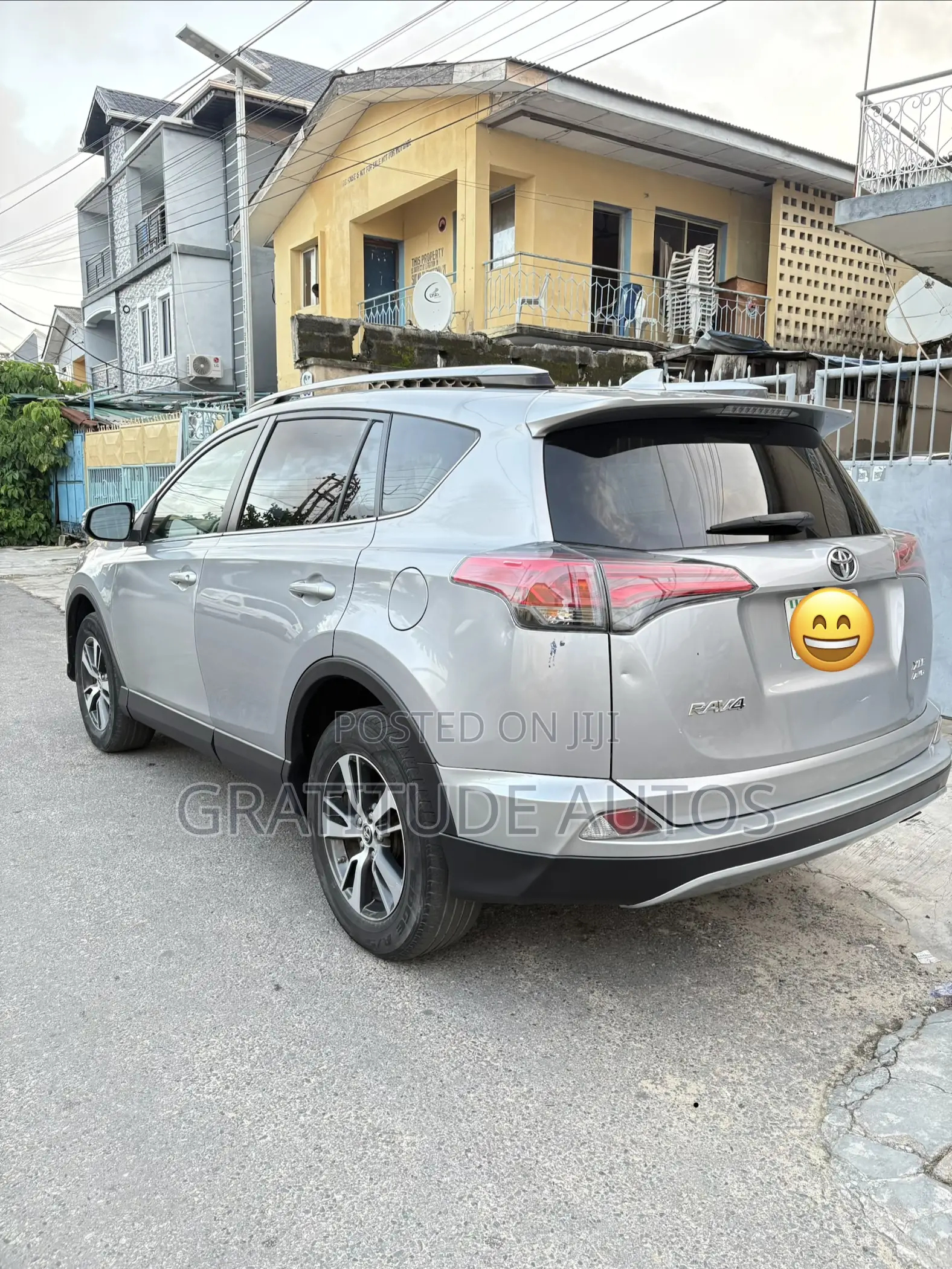 Toyota RAV4 XLE 4dr SUV (2.5L 4cyl 6A) 2018 Gray