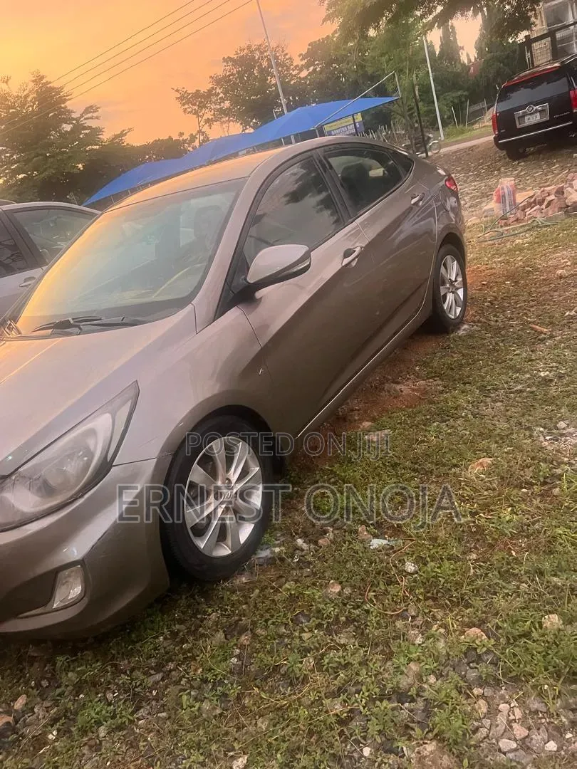 Hyundai Accent 2013 Brown