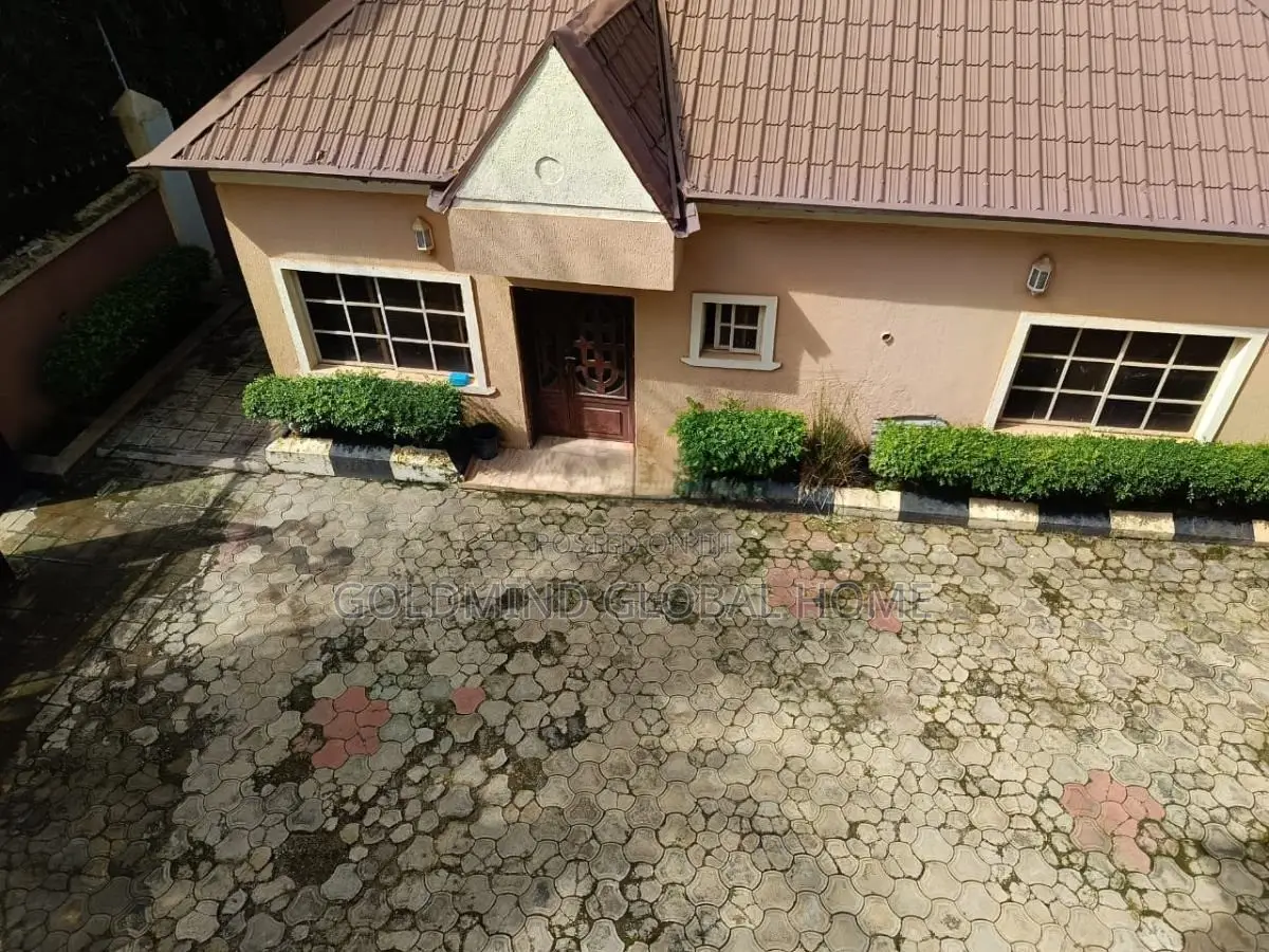 4bdrm Duplex in Fha Lugbe for sale