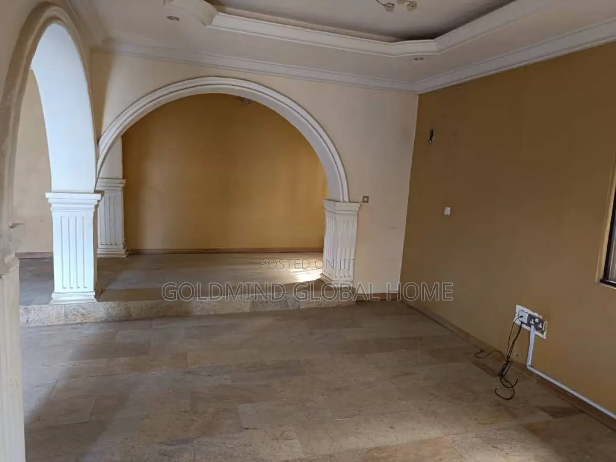 4bdrm Duplex in Fha Lugbe for sale