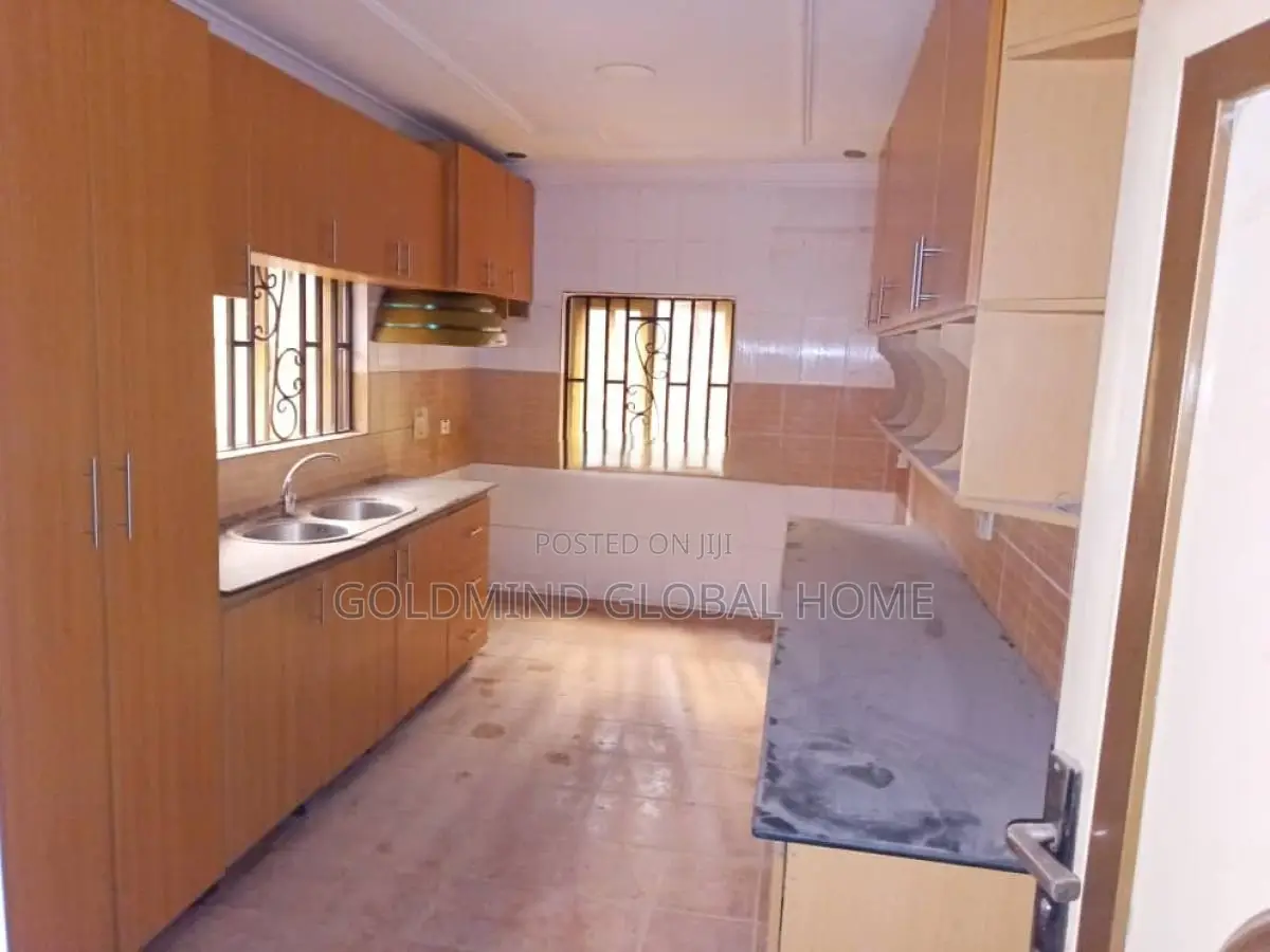 4bdrm Duplex in Fha Lugbe for sale