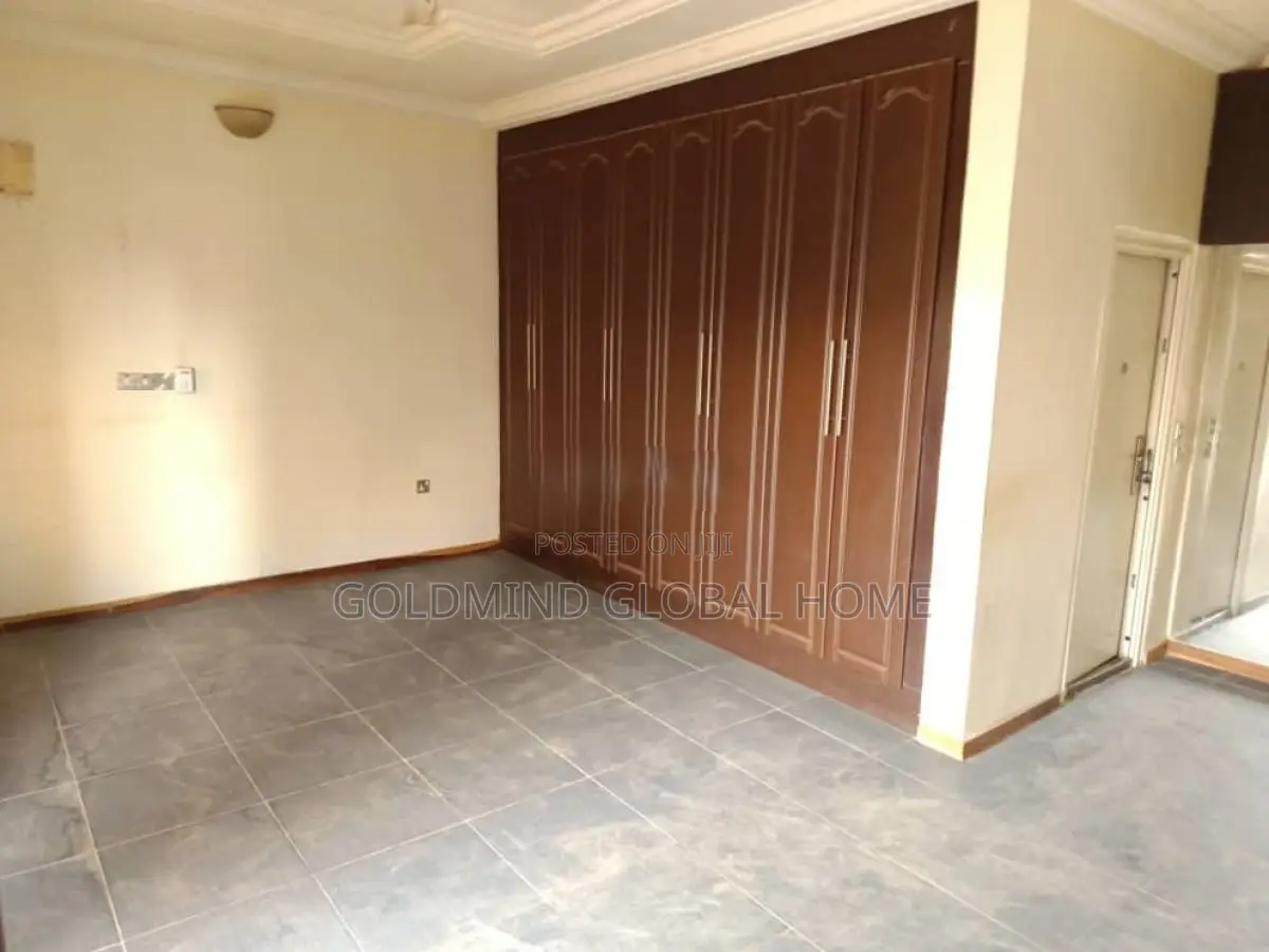 4bdrm Duplex in Fha Lugbe for sale