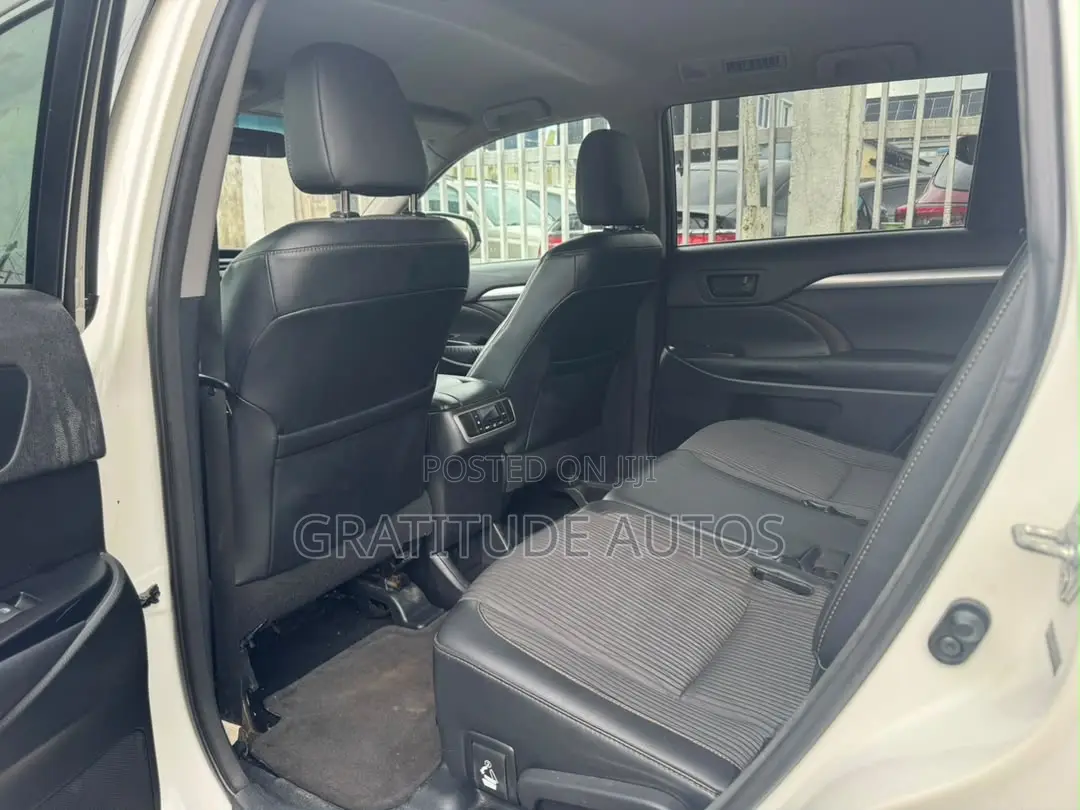 Toyota Highlander LE 4dr SUV (3.5L 6cyl 6A) 2014 White