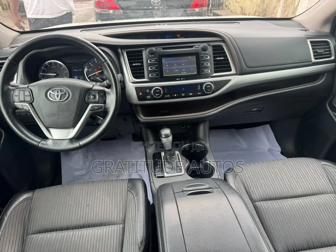 Toyota Highlander LE 4dr SUV (3.5L 6cyl 6A) 2014 White