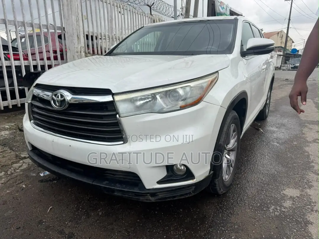 Toyota Highlander LE 4dr SUV (3.5L 6cyl 6A) 2014 White