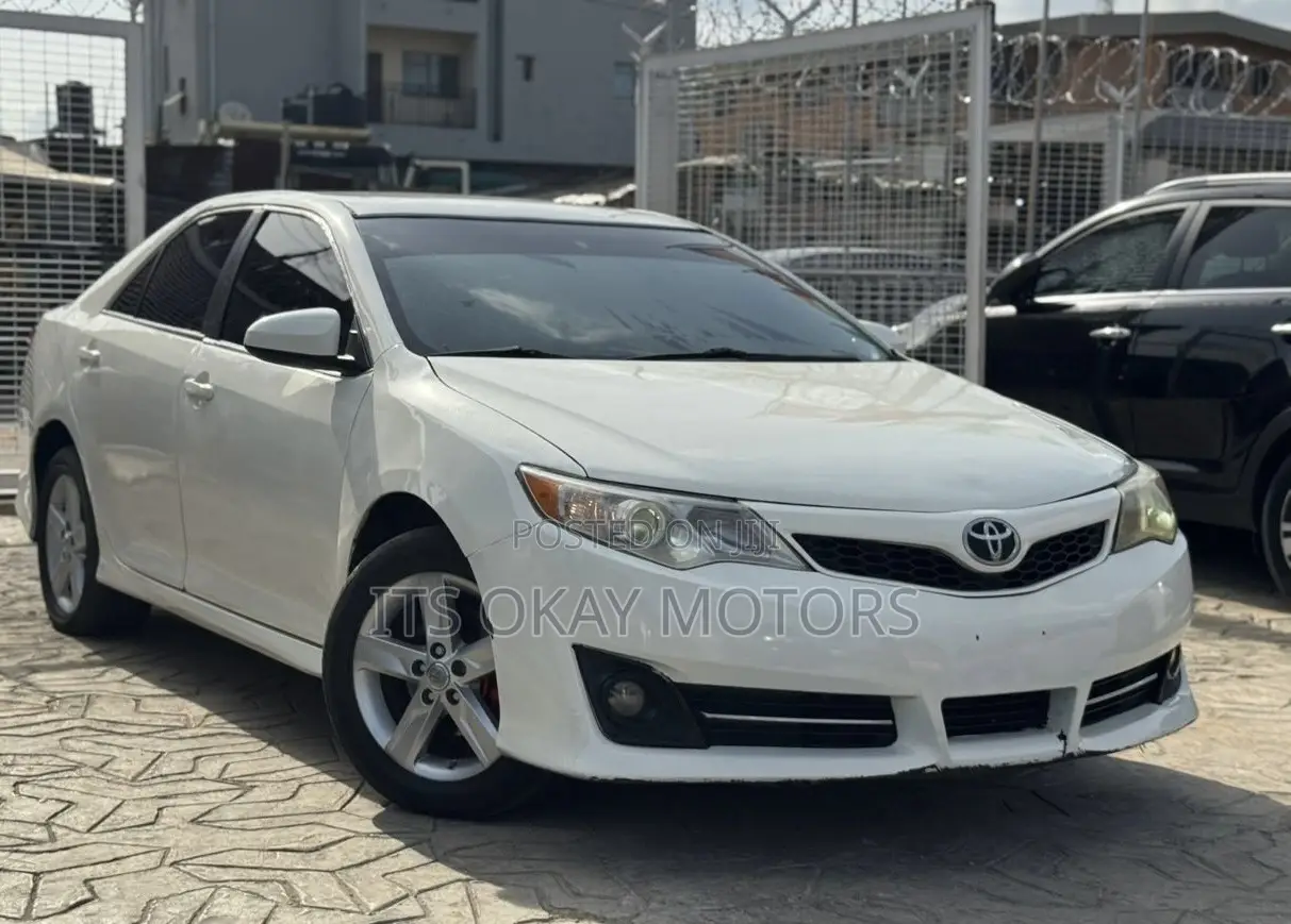 Toyota Camry SE 4dr Sedan (2.5L 4cyl 6A) 2013 White