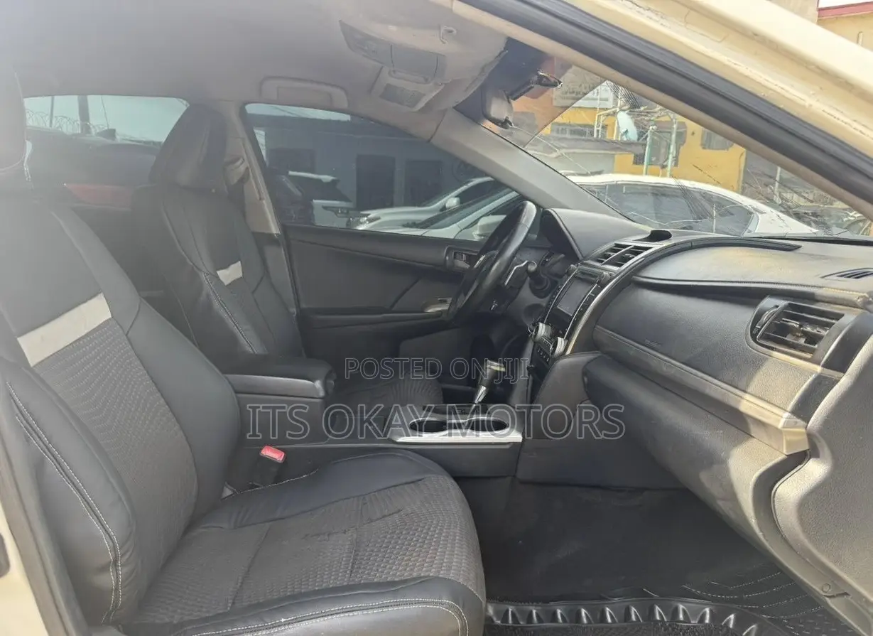 Toyota Camry SE 4dr Sedan (2.5L 4cyl 6A) 2013 White