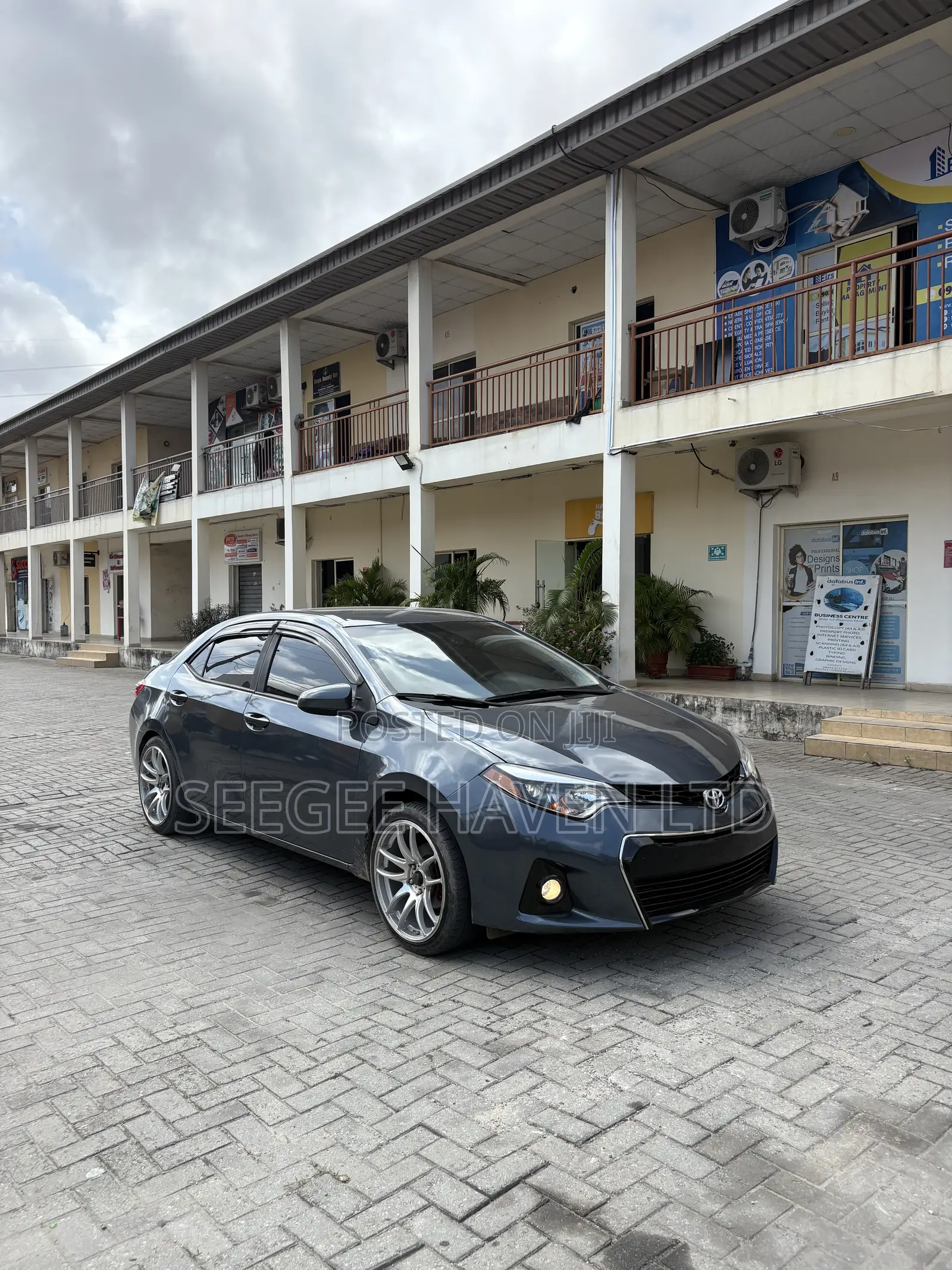 Toyota Corolla S 4dr Sedan (1.8L 4cyl CVT) 2016 Gray