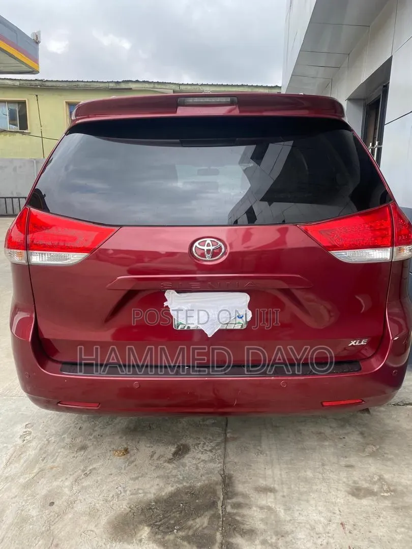 Toyota Sienna XLE 8 Passenger 2012 Red