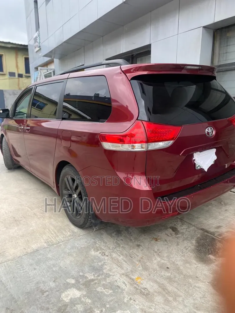 Toyota Sienna XLE 8 Passenger 2012 Red