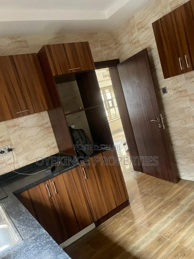2bdrm Duplex in Akala Estate, Oluyole for rent