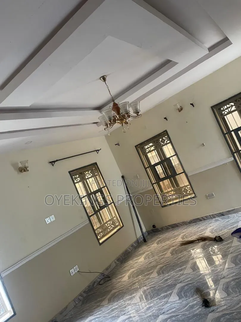 2bdrm Duplex in Akala Estate, Oluyole for rent