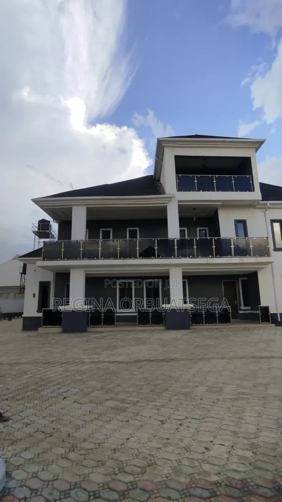 5bdrm Duplex in Jos for sale