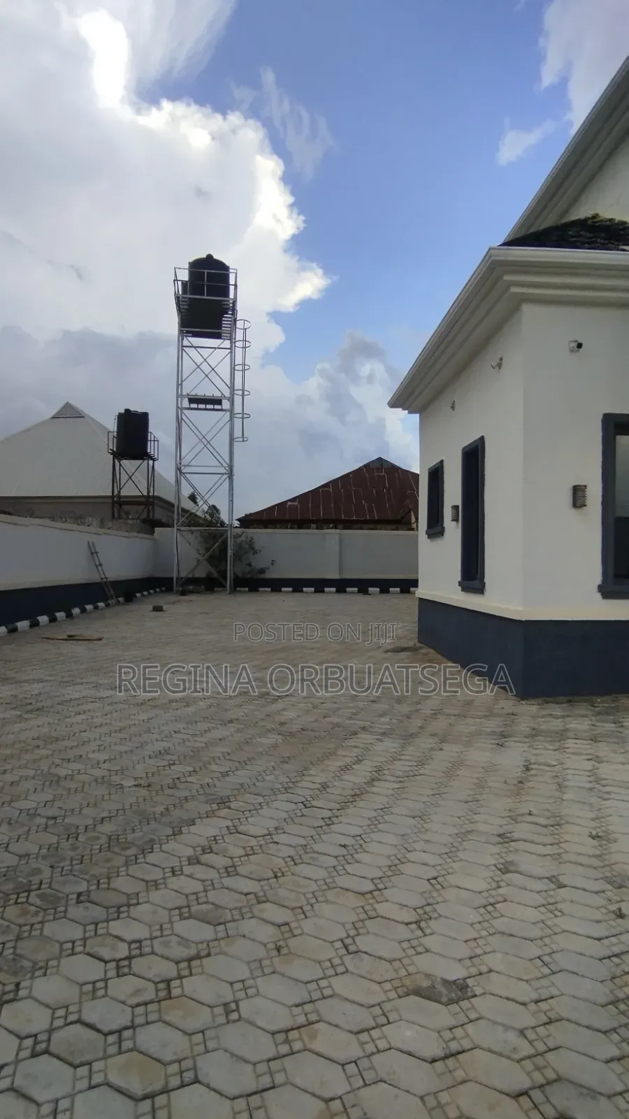 5bdrm Duplex in Jos for sale