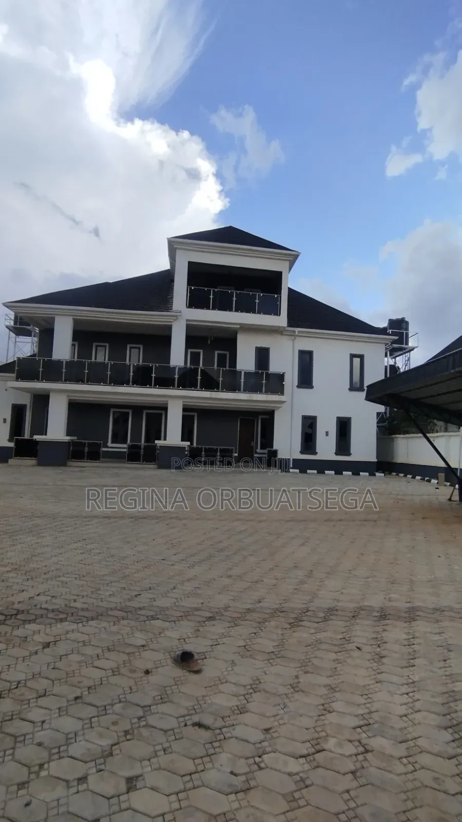 5bdrm Duplex in Jos for sale
