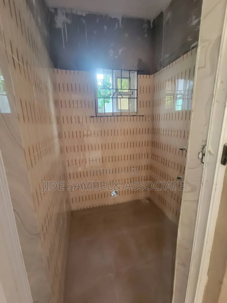 1bdrm Apartment in Ayobo for rent