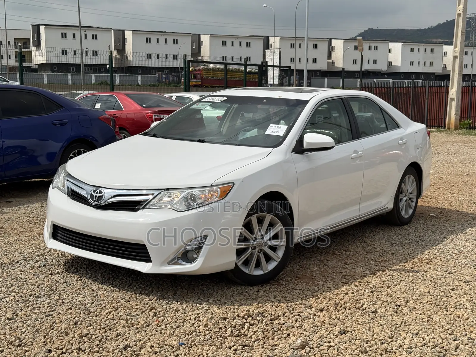 Toyota Camry XLE 4dr Sedan (2.5L 4cyl 6A) 2013 White