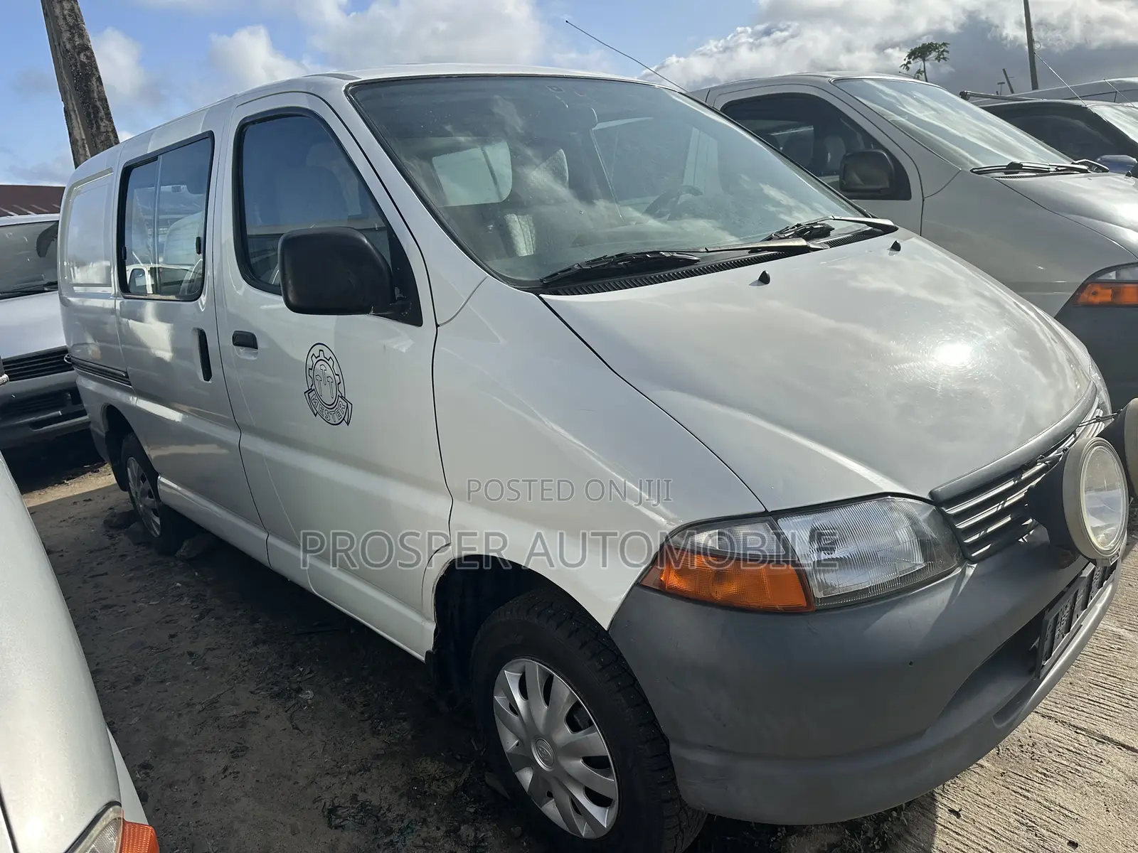 Toyota HiAce 2006 White