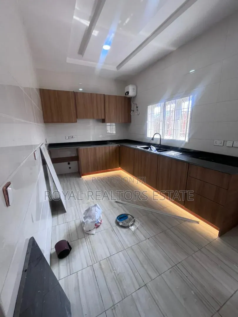 4bdrm Townhouse / Terrace in Galadimawa for rent