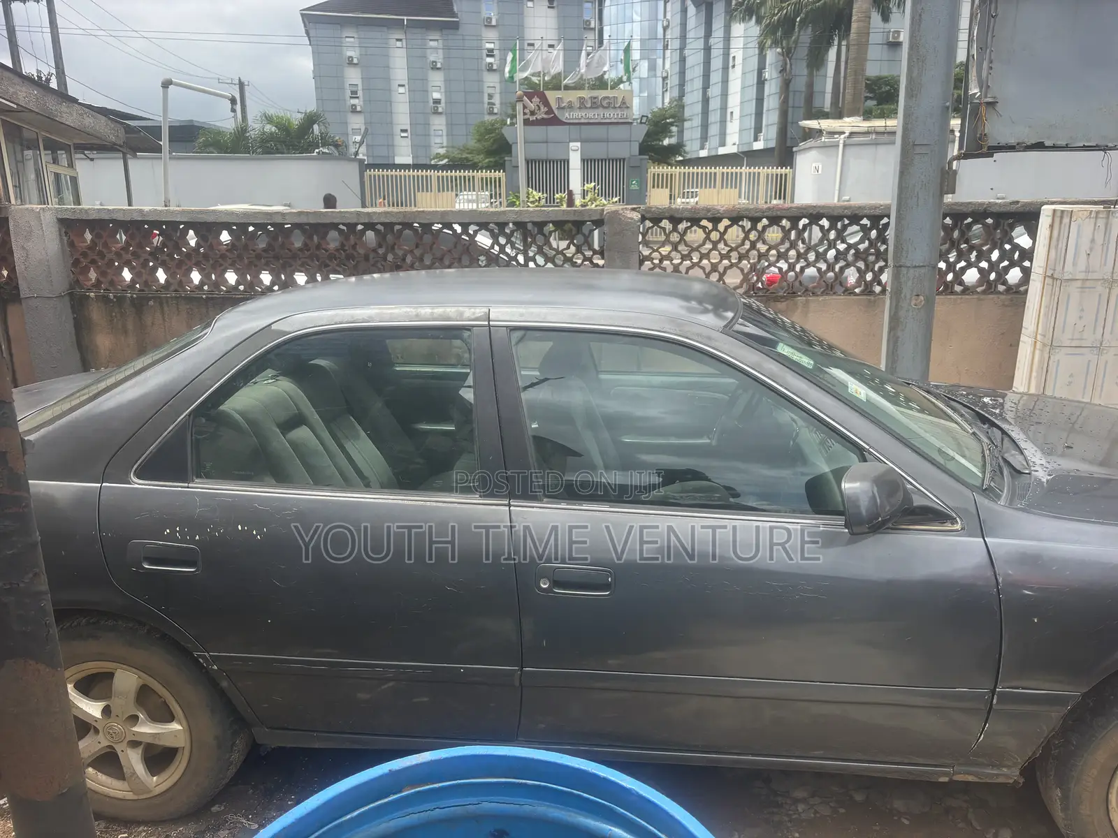 Toyota Camry LE 4dr Sedan (2.2L 4cyl 4A) 2001 Gray