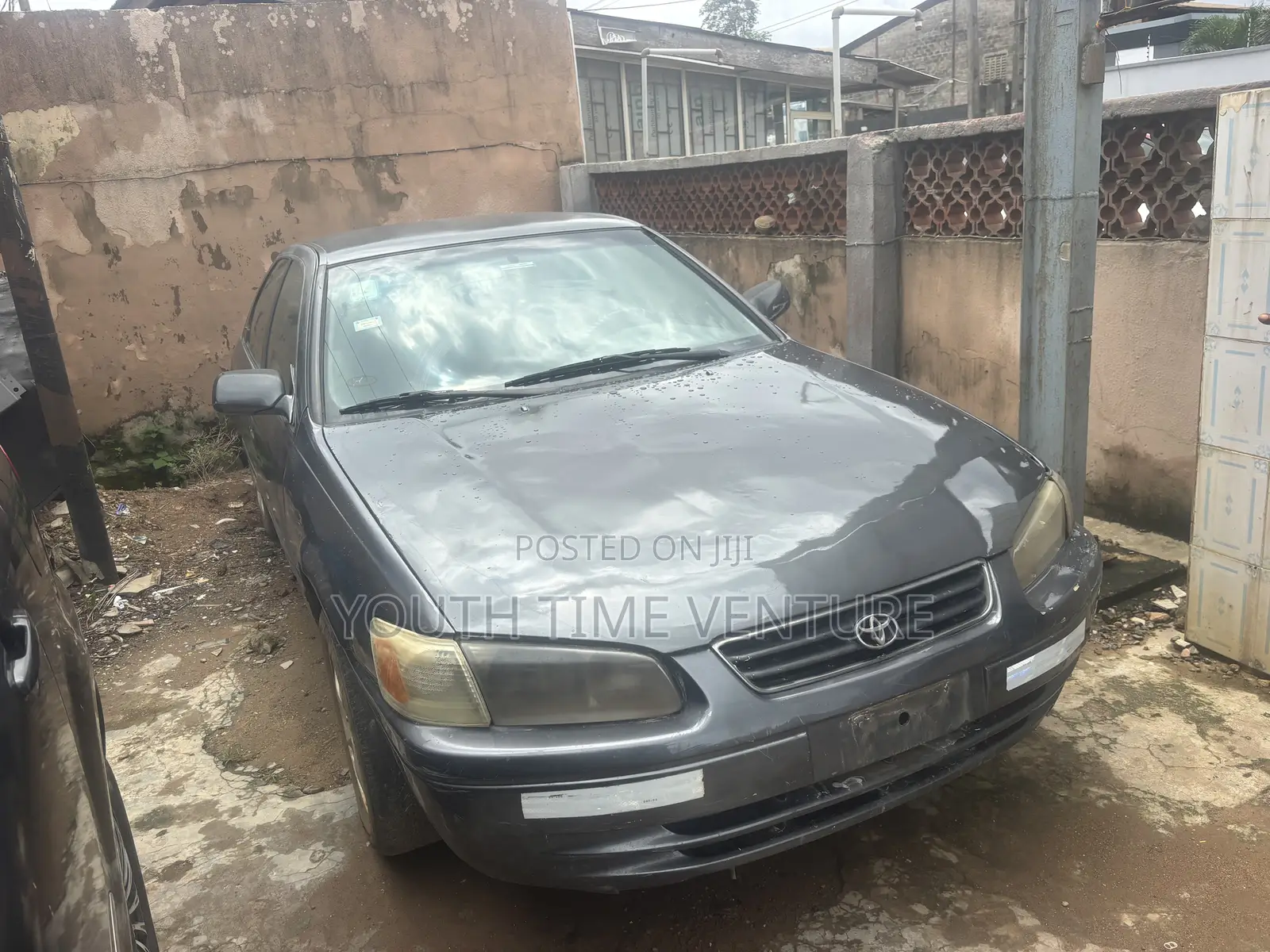 Toyota Camry LE 4dr Sedan (2.2L 4cyl 4A) 2001 Gray