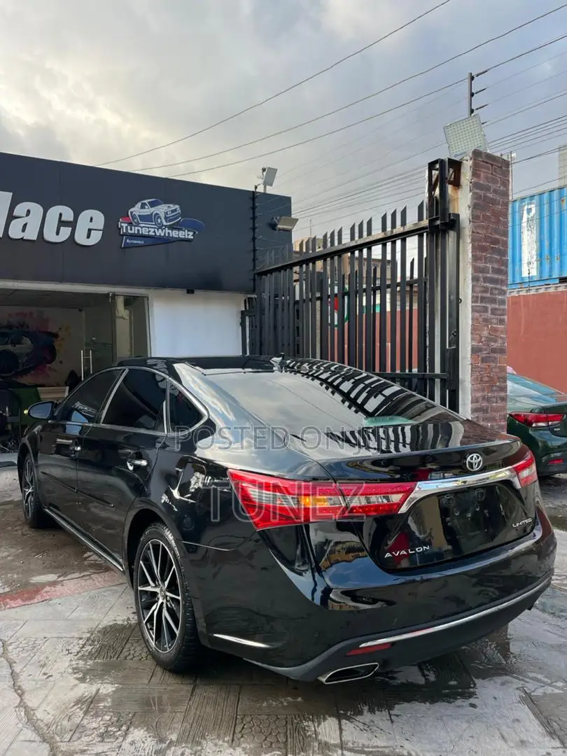 Toyota Avalon Limited Sedan FWD (3.5L 6cyl 6A) 2017 Black