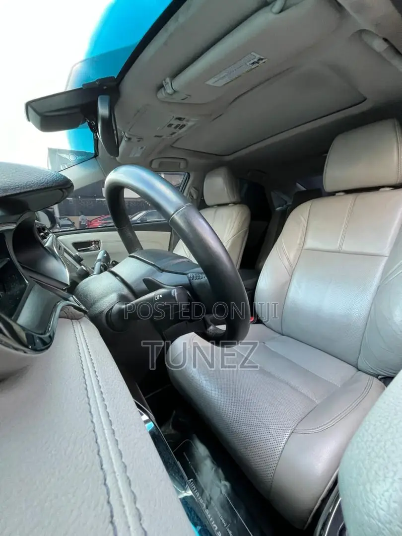 Toyota Avalon Limited Sedan FWD (3.5L 6cyl 6A) 2017 Black
