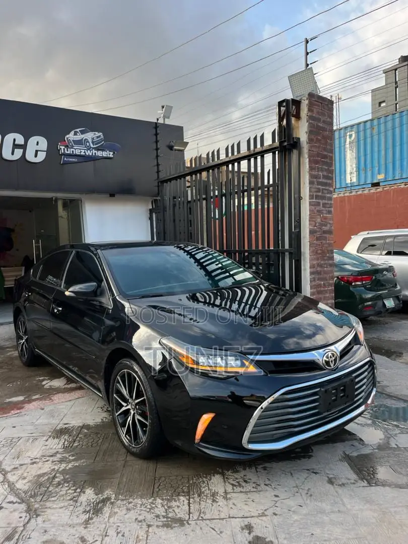 Toyota Avalon Limited Sedan FWD (3.5L 6cyl 6A) 2017 Black