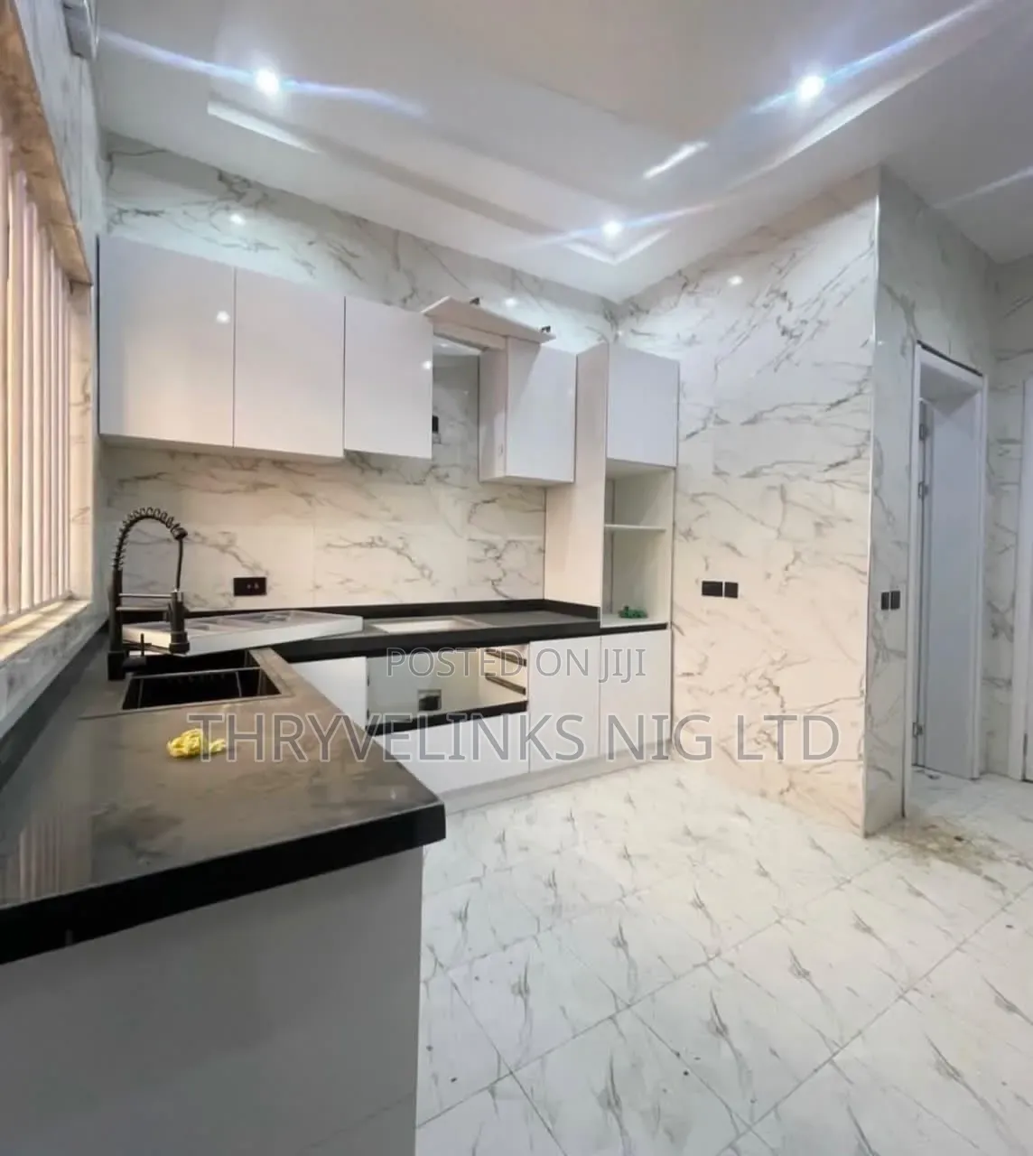 3bdrm Apartment in Lekki Phase 1 for rent