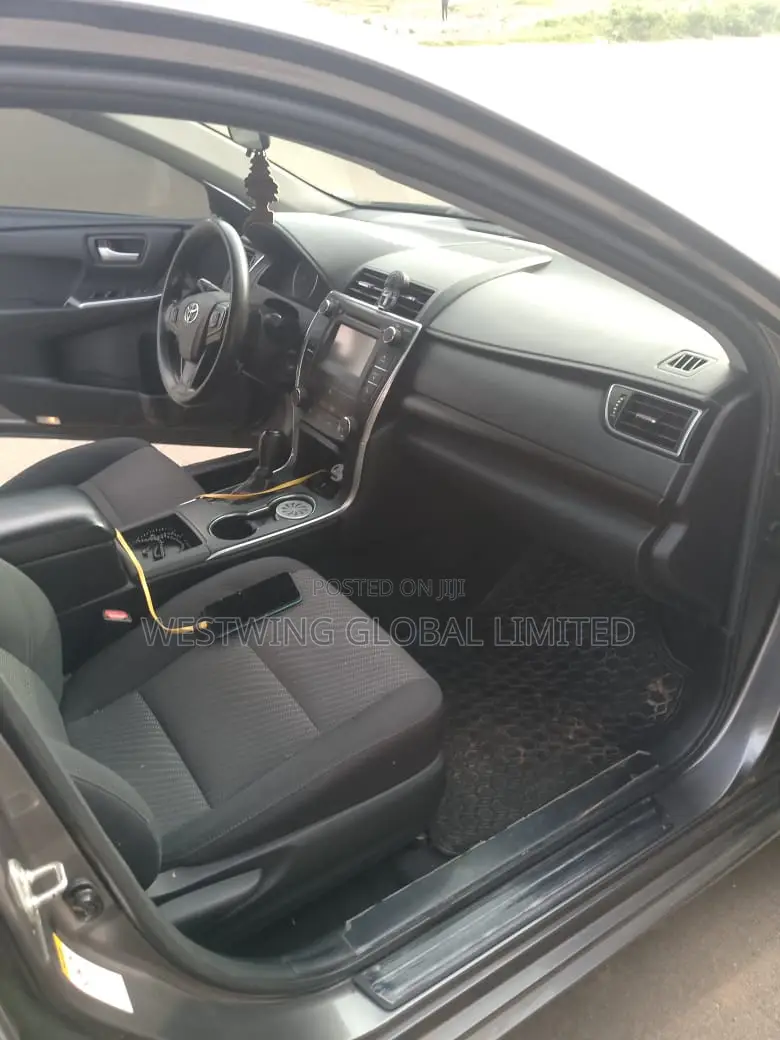 Toyota Camry LE 4dr Sedan (2.5L 4cyl 6A) 2016 Gray