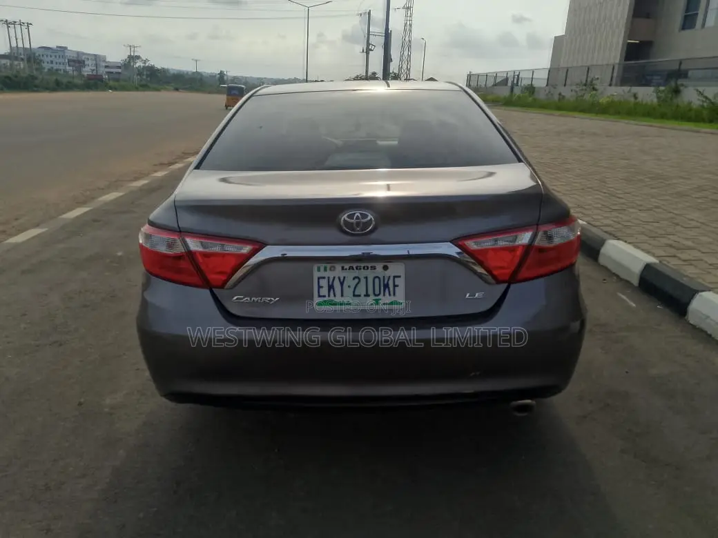 Toyota Camry LE 4dr Sedan (2.5L 4cyl 6A) 2016 Gray