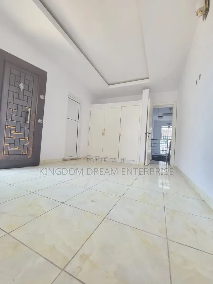 4bdrm Duplex in Badore Road Ajah for rent