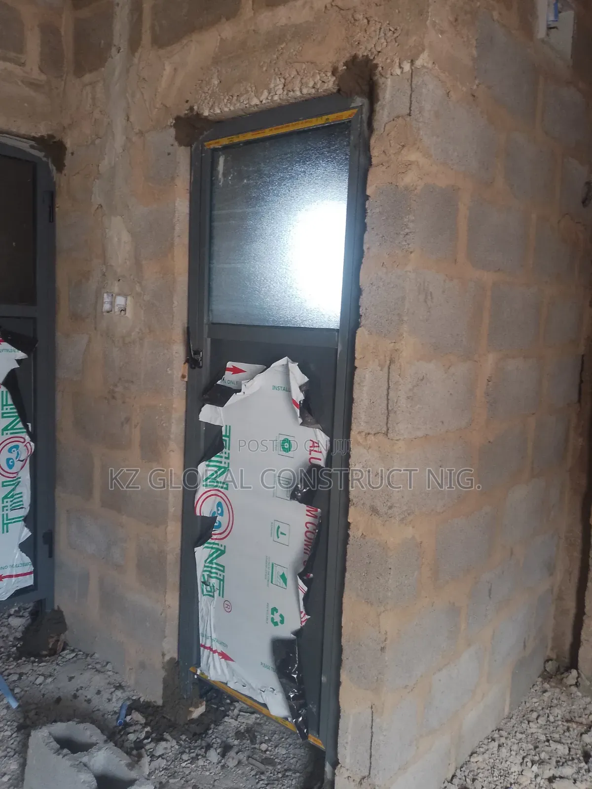 Aluminum Toilet Door With Board and Glass