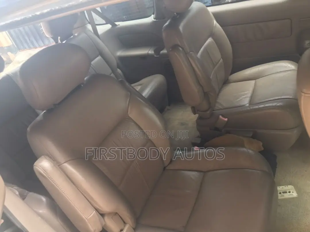 Toyota Sienna 2000 Gray