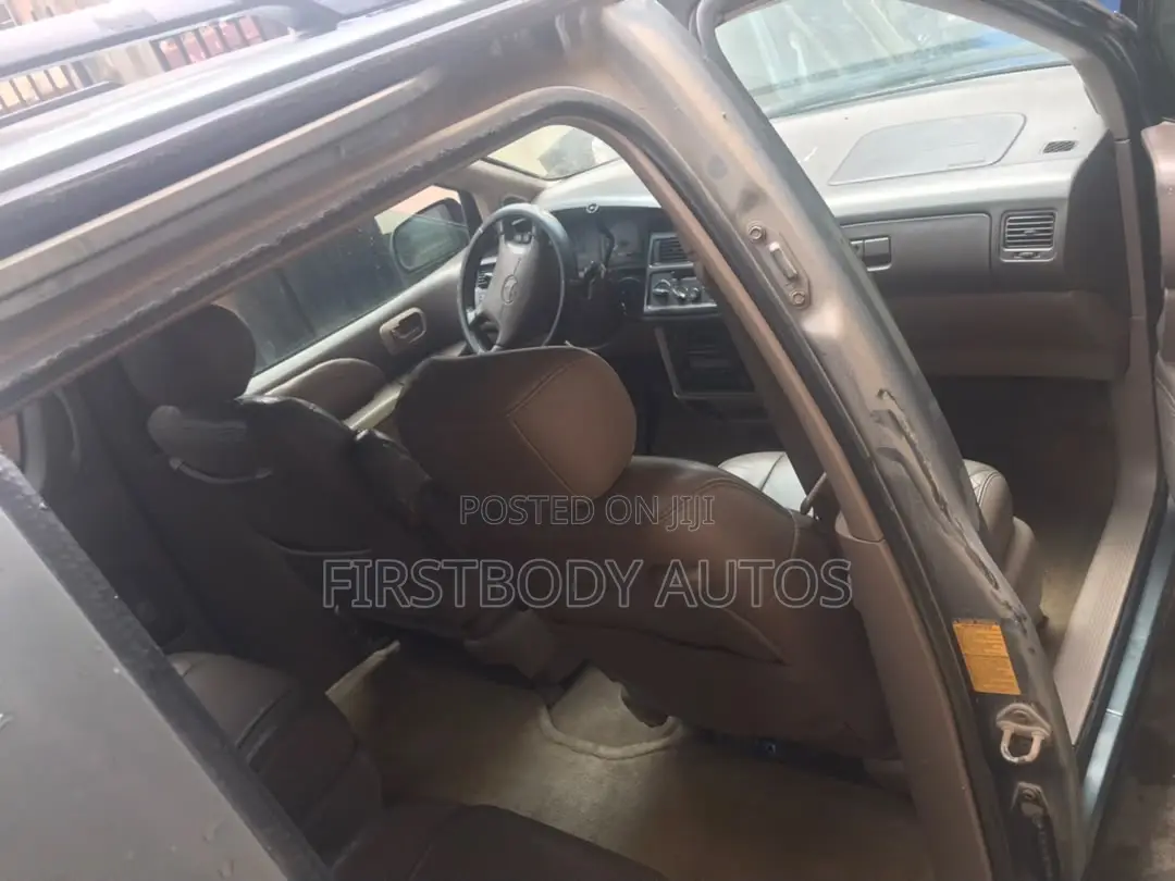 Toyota Sienna 2000 Gray