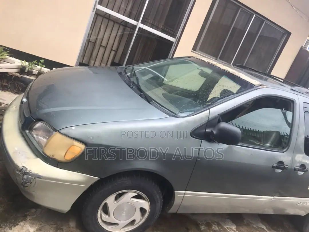 Toyota Sienna 2000 Gray