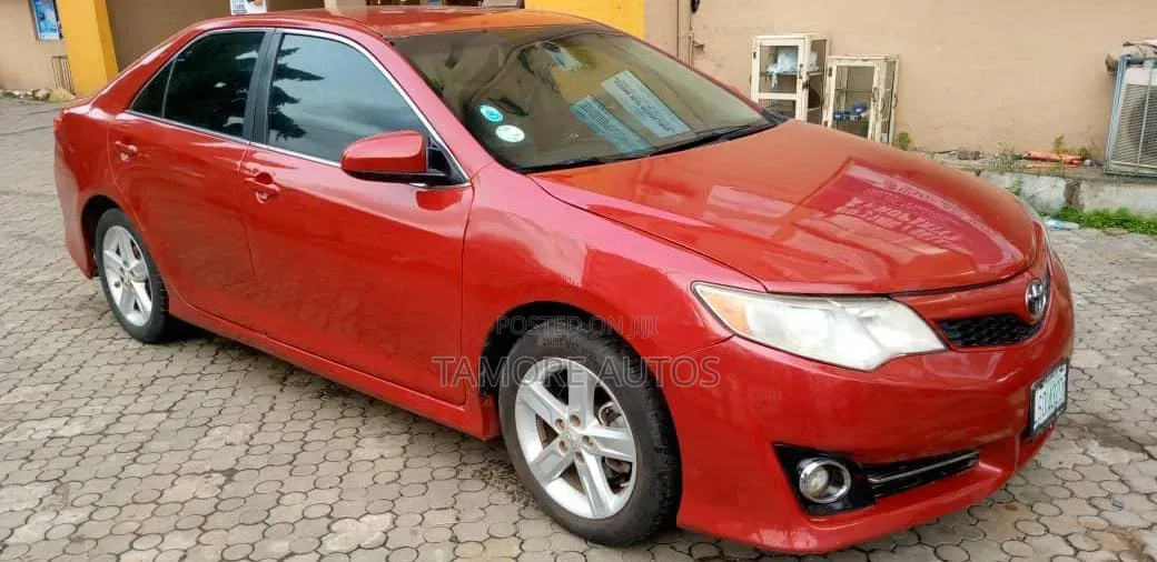Toyota Camry SE 4dr Sedan (2.5L 4cyl 6A) 2012 Red
