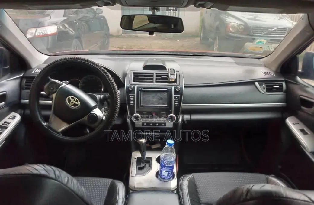 Toyota Camry SE 4dr Sedan (2.5L 4cyl 6A) 2012 Red
