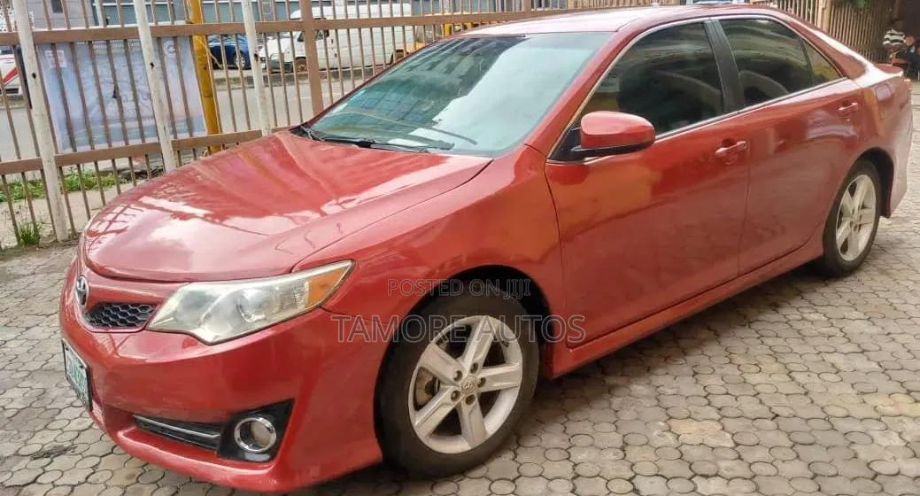 Toyota Camry SE 4dr Sedan (2.5L 4cyl 6A) 2012 Red