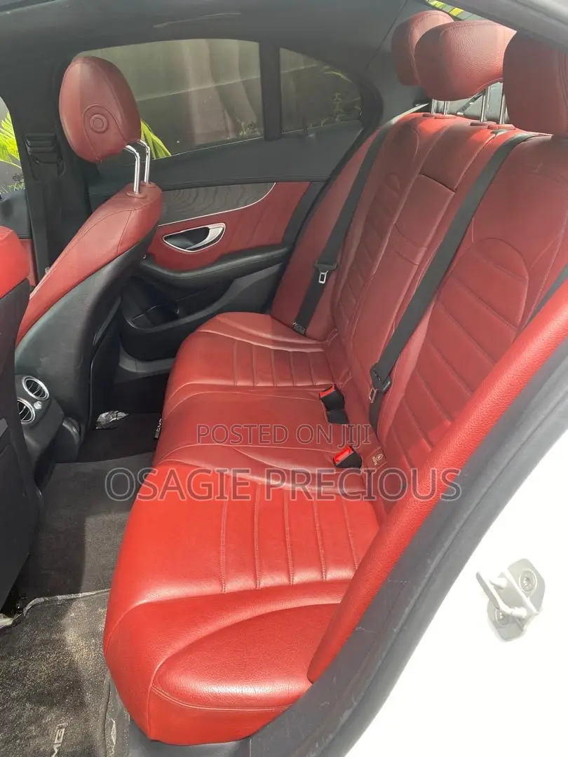 Mercedes-Benz C300 Luxury 4dr AWD 4Matic Sedan (2.0L 4cyl 7A) 2015