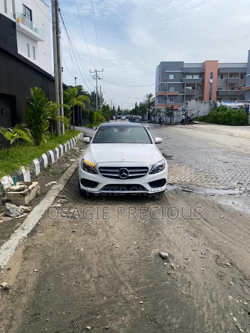 Mercedes-Benz C300 Luxury 4dr AWD 4Matic Sedan (2.0L 4cyl 7A) 2015