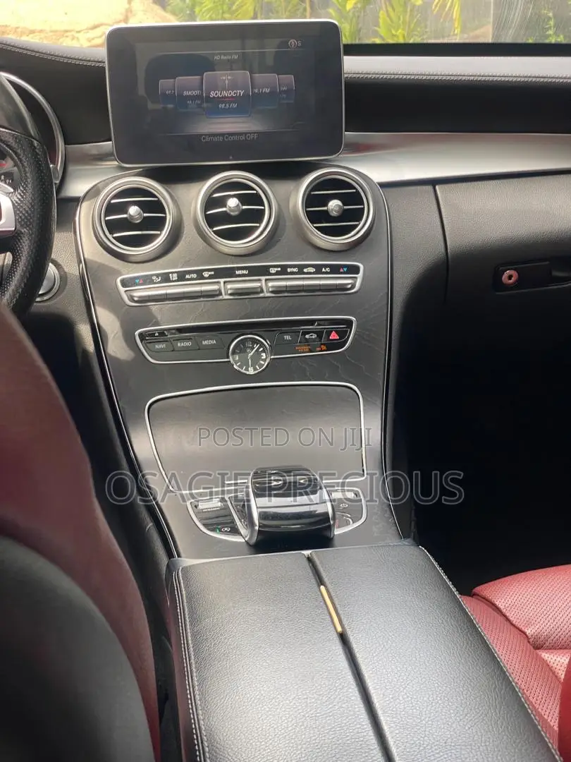 Mercedes-Benz C300 Luxury 4dr AWD 4Matic Sedan (2.0L 4cyl 7A) 2015