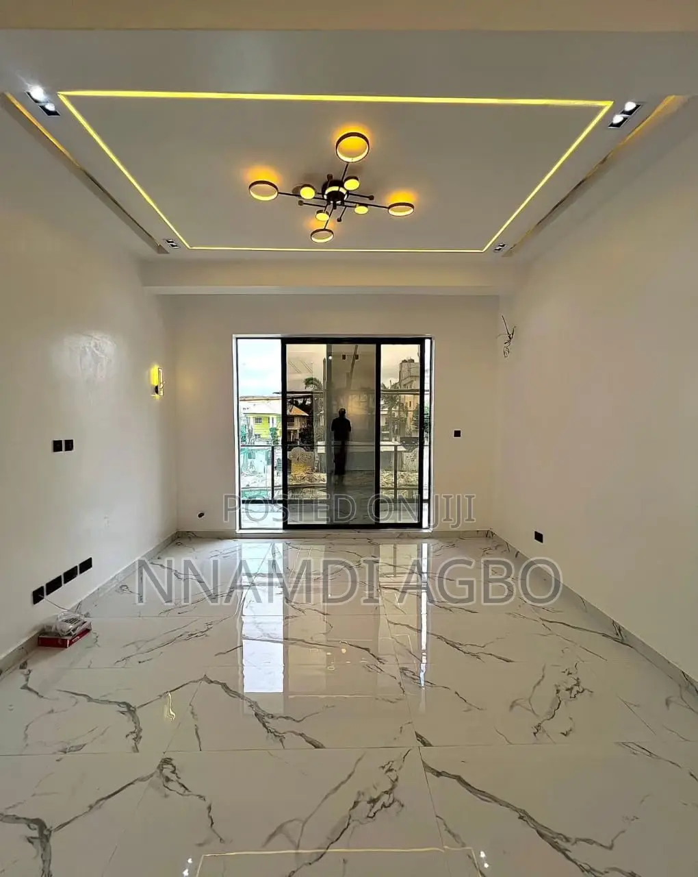 3bdrm Apartment in Lekki Phase 1 for sale